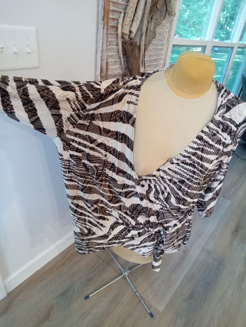 C Est. 1946 Snakeskin O-Ring Wrap Gathered Drape Style Blouse Plus Sz 18/20W - Picture 12 of 14